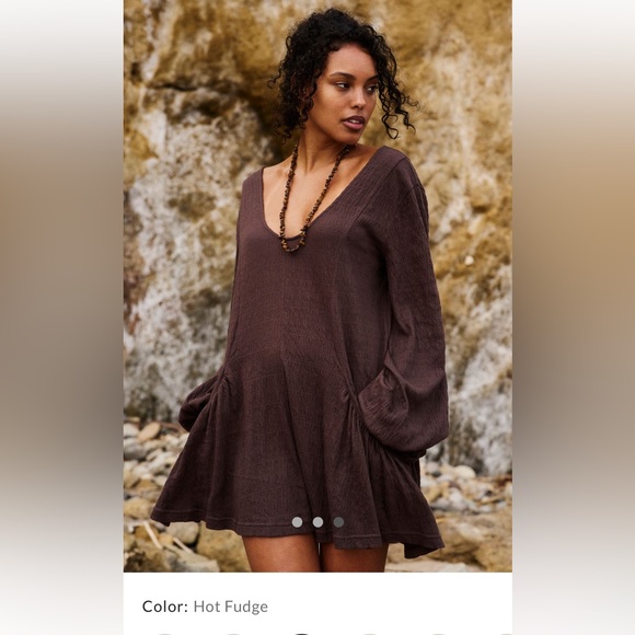 Free People Dresses & Skirts - Free people  Sweet Relaxed fit , scoop V-neck  ,billowy banded sleeves, NWOT